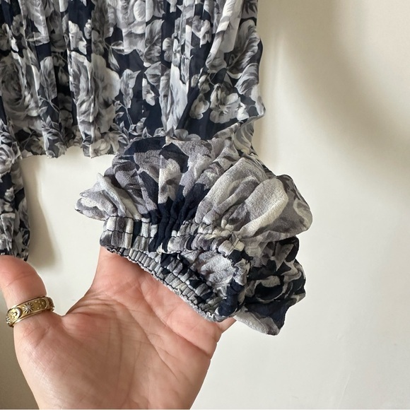 Intermix Charlotte Pleated Floral Boxy Silk Blouse In Navy Size M - Picture 11 of 12